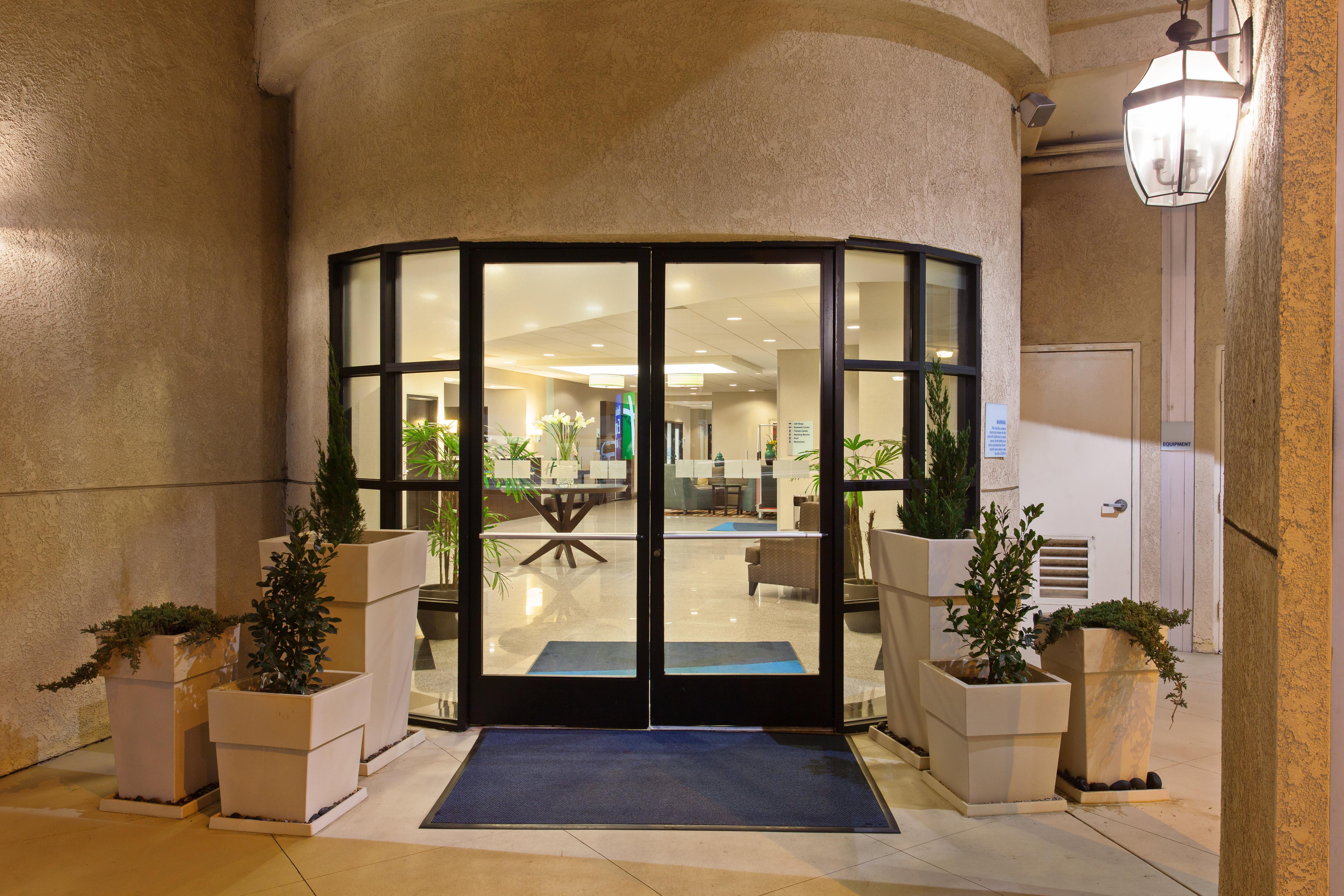 Holiday Inn Express Hotel & Suites Hermosa Beach By Ihg Exterior photo